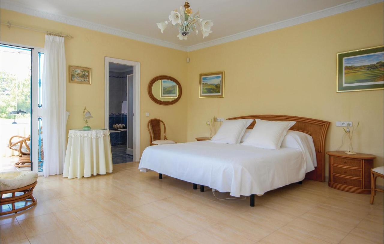 Gorgeous Apartment In Urb El Chaparral With Wifi ลากาลาเดมิฮาส ภายนอก รูปภาพ